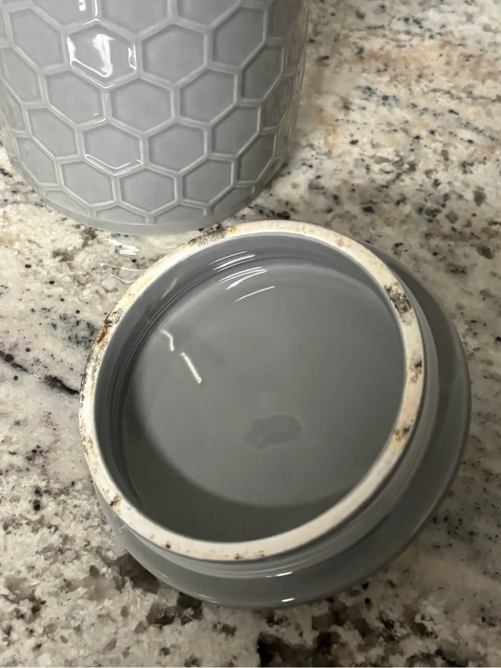 N/A gray honeycomb